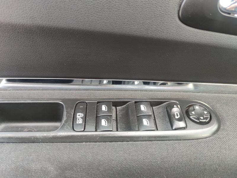 PEUGEOT 3008 Monospace 2012