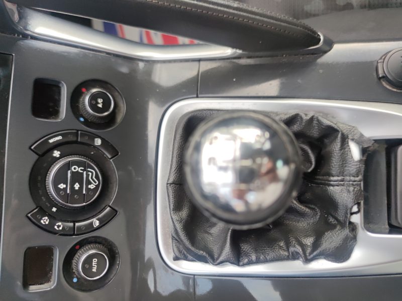 PEUGEOT 3008 Monospace 2012