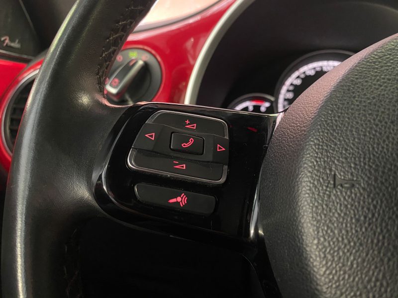 VOLKSWAGEN BEETLE 2013