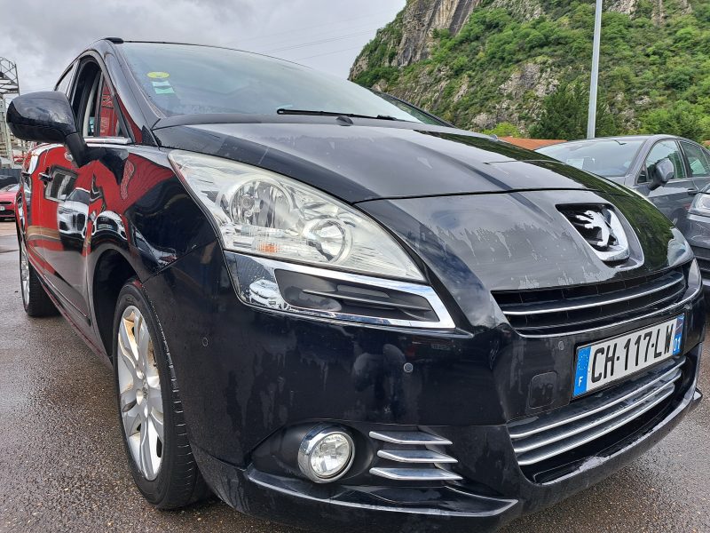PEUGEOT 5008 2012