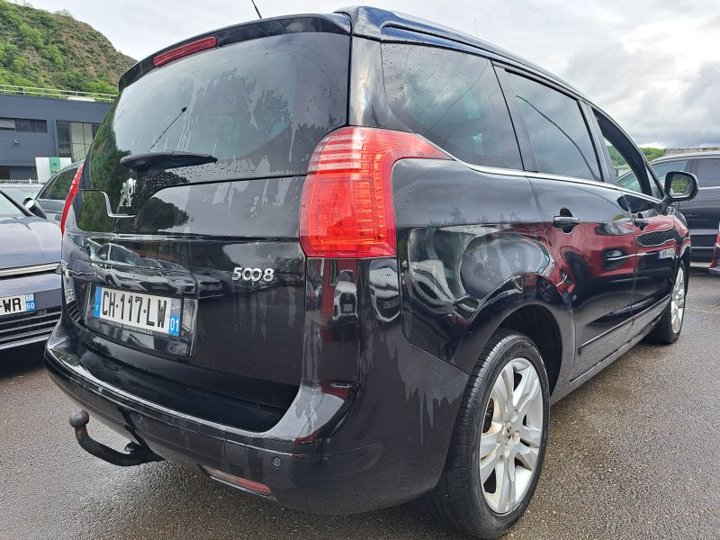PEUGEOT 5008 2012