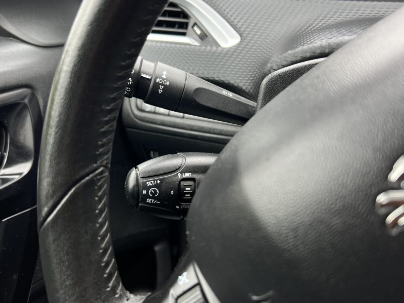 PEUGEOT 208 PHASE 2 STYLE 1.2 82 Cv GPS / ECRAN TACTILE REGULATEUR CRIT AIR 1  - GARANTIE 12 MOIS