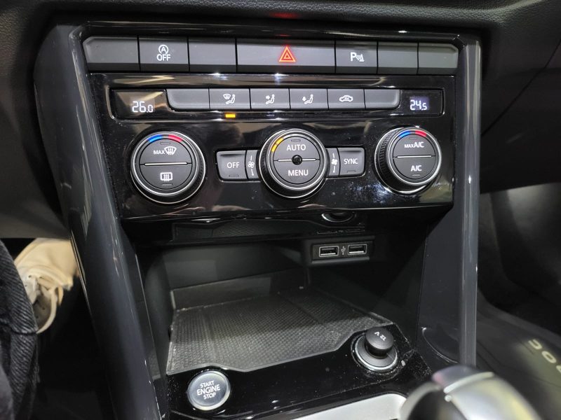 VOLKSWAGEN T-ROC 1.5 TSI 150 CV DSG7 CARAT CAMERA / TOIT OUVRANT / APPLE CARPLAY