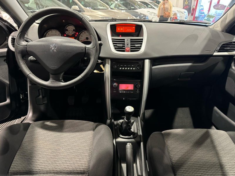 PEUGEOT 207 2010