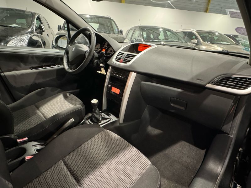 PEUGEOT 207 2010