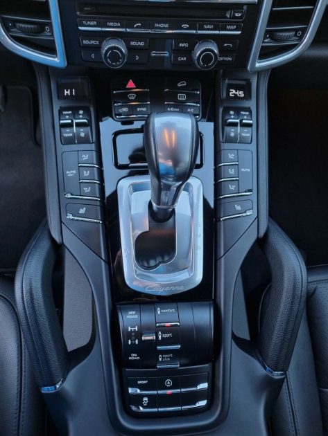 Porsche Cayenne II (2) 3.0 V6 D 262 TIPTRONIC