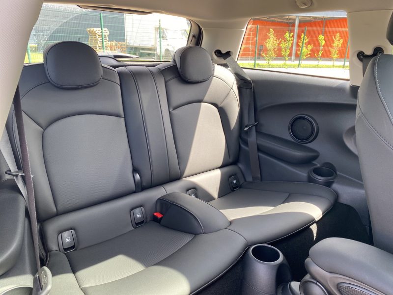 MINI COOPER PREMIUM PLUS 1.5 L 136 ch Toit ouvrant