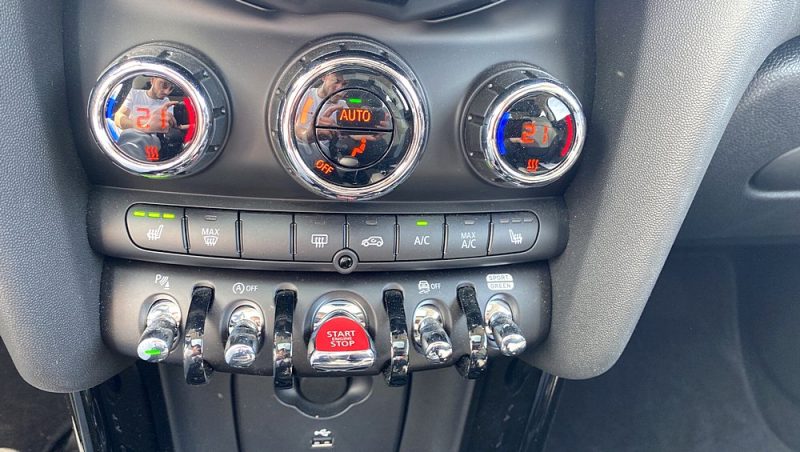 MINI COOPER PREMIUM PLUS 1.5 L 136 ch Toit ouvrant