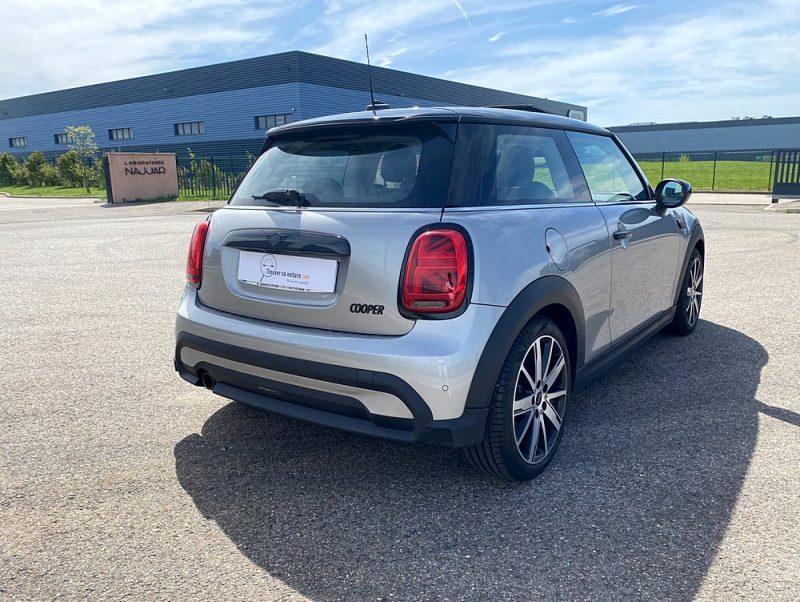 MINI COOPER PREMIUM PLUS 1.5 L 136 ch Toit ouvrant