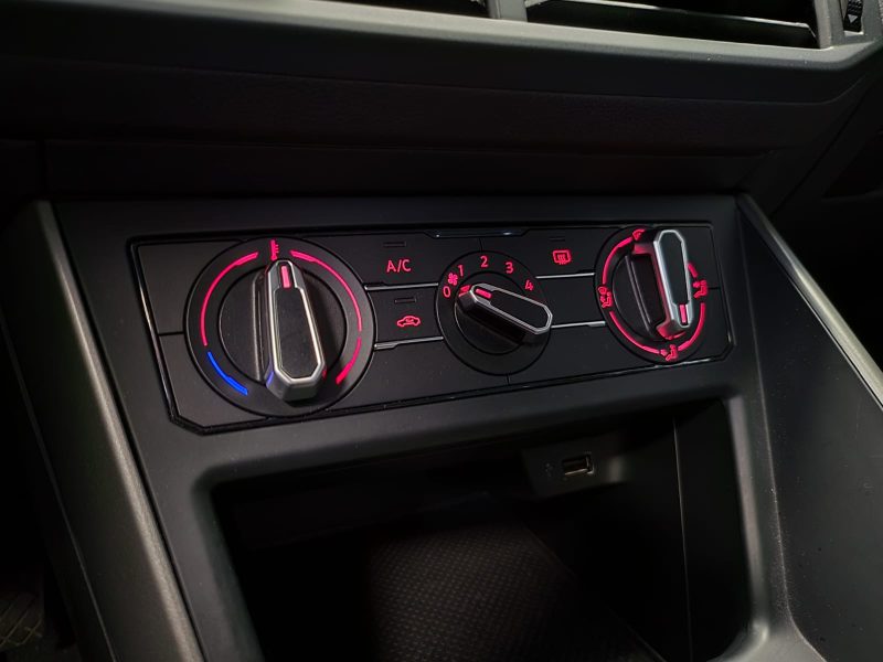 VOLKSWAGEN POLO VI 1.6 TDI 80cv CONFORTLINE BUSINESS/ CARPLAY / RADAR AV AR