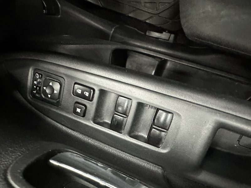 MITSUBISHI OUTLANDER 2012