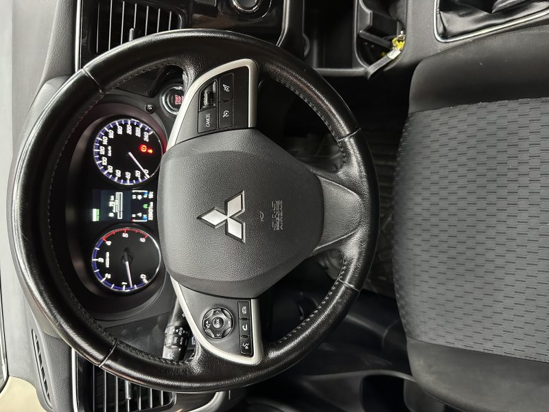 MITSUBISHI OUTLANDER 2012