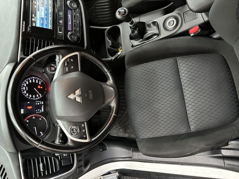 MITSUBISHI OUTLANDER 2012