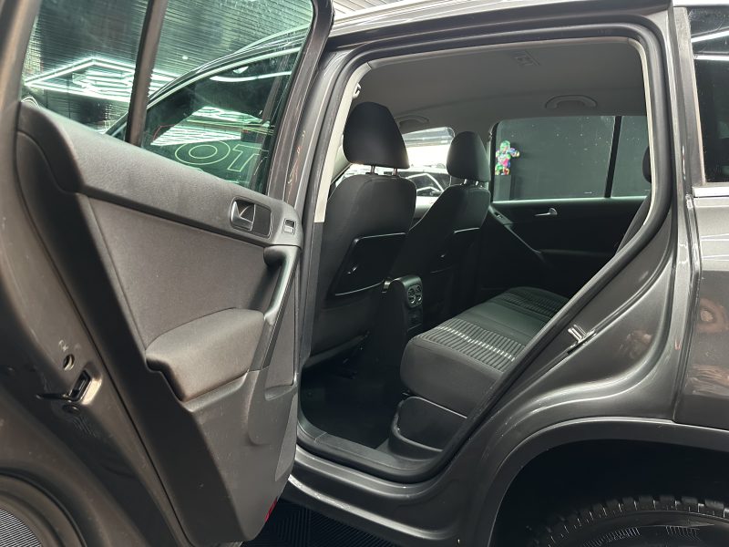 VOLKSWAGEN TIGUAN 2011