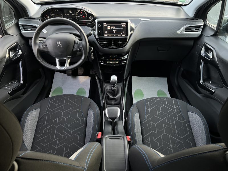 PEUGEOT 2008 PHASE 2 SIGNATURE 1.2 110 Cv PREMIERE MAIN / 2.463 Kms APPLE & ANDROID - GARANTIE 1 AN