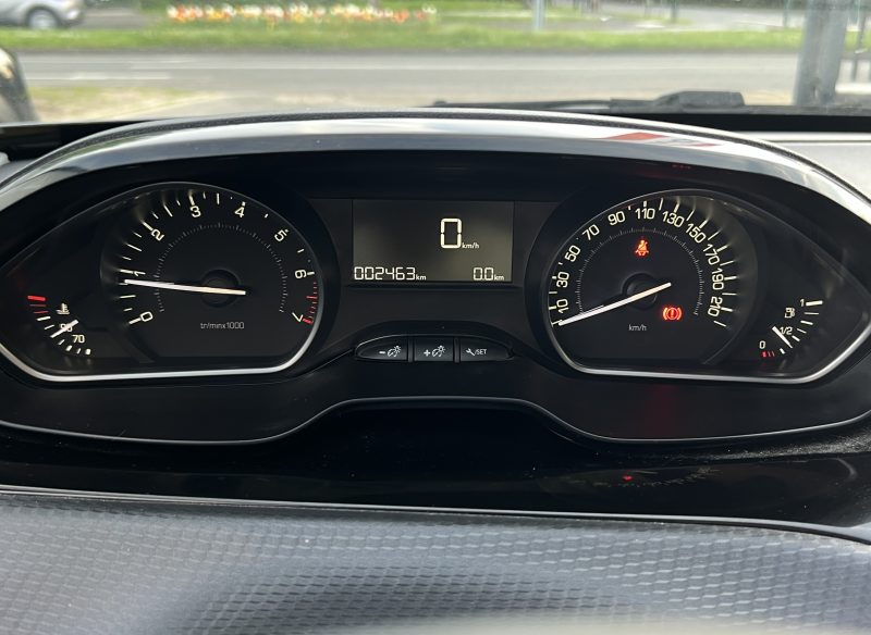 PEUGEOT 2008 PHASE 2 SIGNATURE 1.2 110 Cv PREMIERE MAIN / 2.463 Kms APPLE & ANDROID - GARANTIE 1 AN