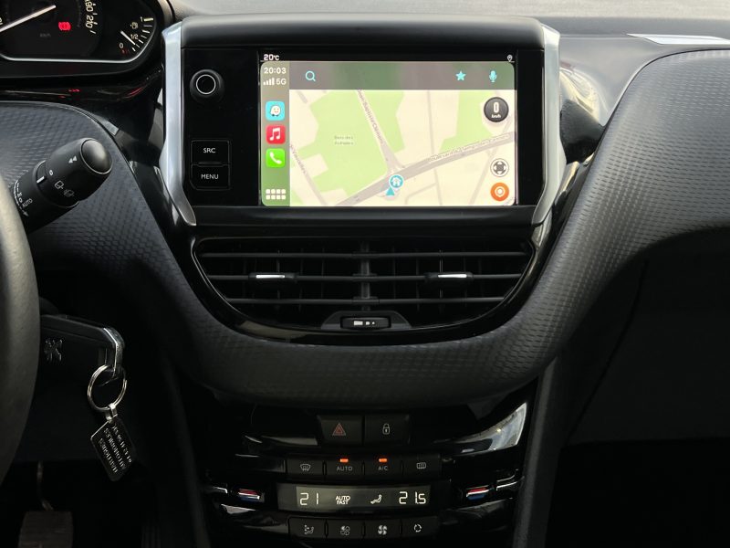 PEUGEOT 2008 PHASE 2 SIGNATURE 1.2 110 Cv PREMIERE MAIN / 2.463 Kms APPLE & ANDROID - GARANTIE 1 AN