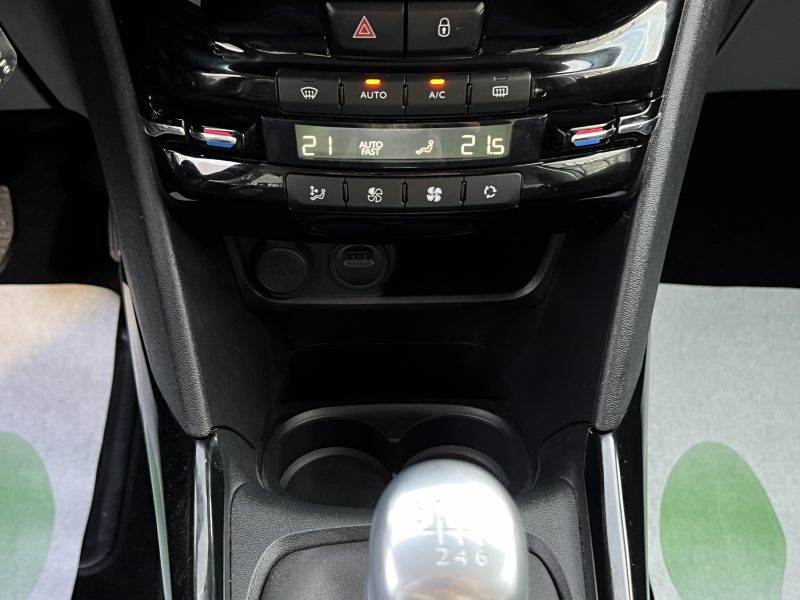 PEUGEOT 2008 PHASE 2 SIGNATURE 1.2 110 Cv PREMIERE MAIN / 2.463 Kms APPLE & ANDROID - GARANTIE 1 AN