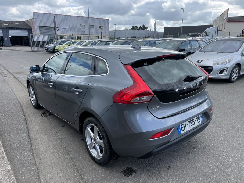 VOLVO V40 2016