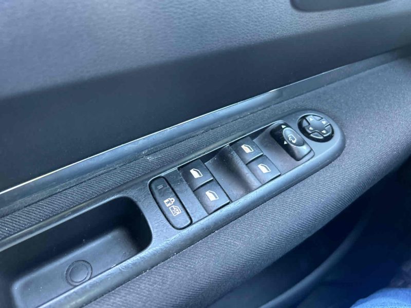 PEUGEOT 3008 Monospace 2011