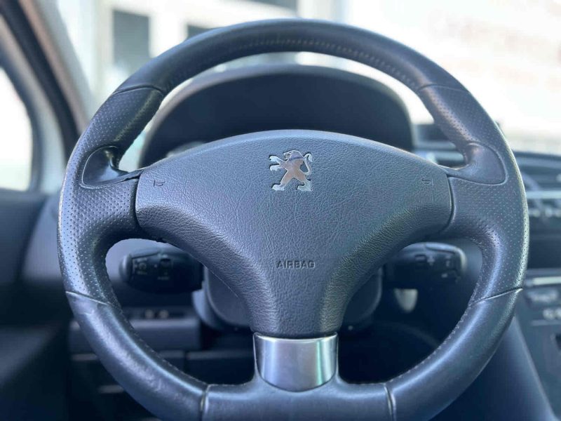 PEUGEOT 3008 Monospace 2011