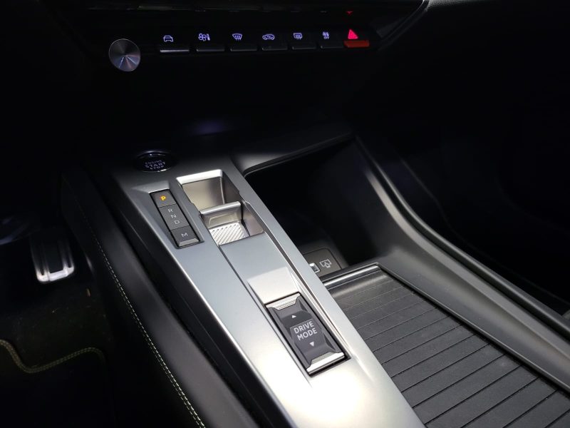 PEUGEOT 308 SW 1.2 PURETECH 130cv EAT8 GT / CARPLAY / I-COCKPIT 3D / KEYLESS