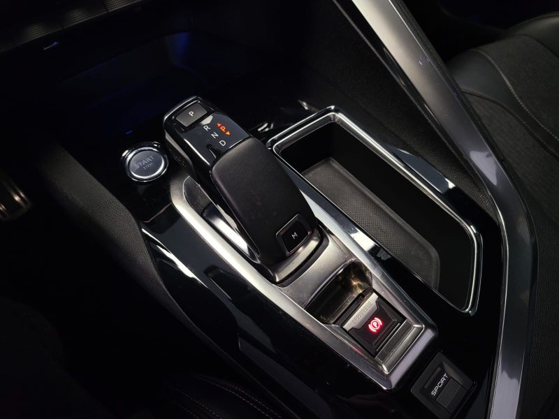 PEUGEOT 3008 1.6 THP 165cv EAT8 GT LINE /TOIT OUVRANT+CARPLAY+CAMERA/