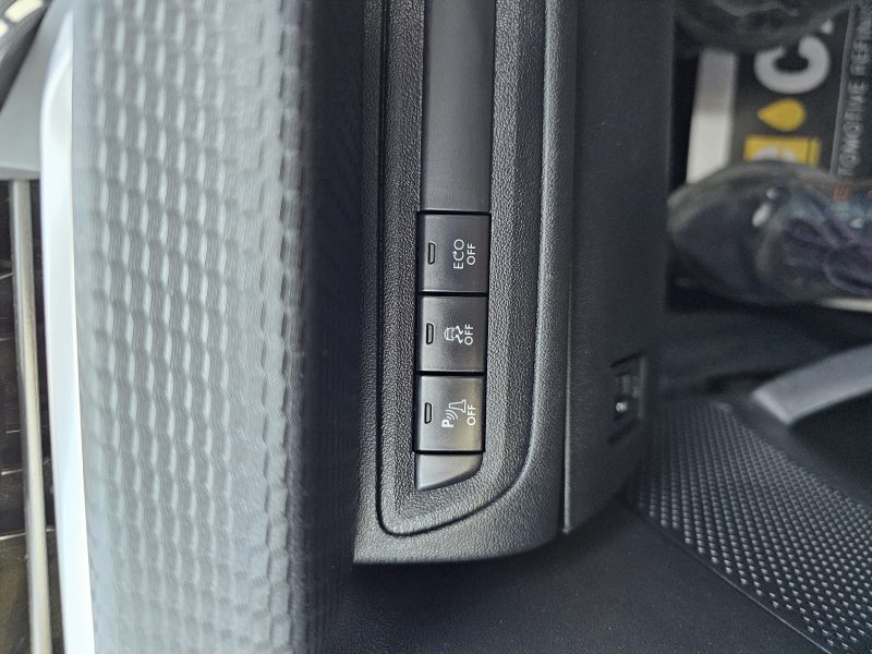 PEUGEOT 2008  1.6 HDI 92 CH BLUE LION 