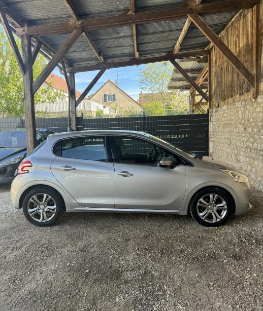 PEUGEOT 208 I 2015