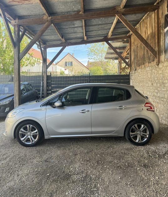 PEUGEOT 208 I 2015