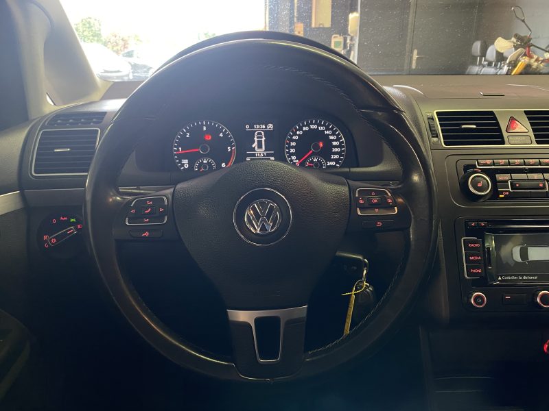 VOLKSWAGEN TOURAN 2012