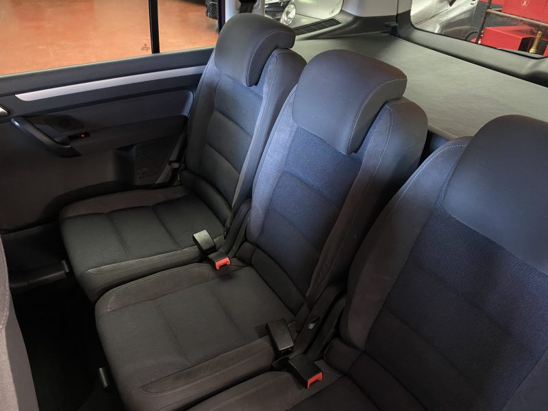 VOLKSWAGEN TOURAN 2012