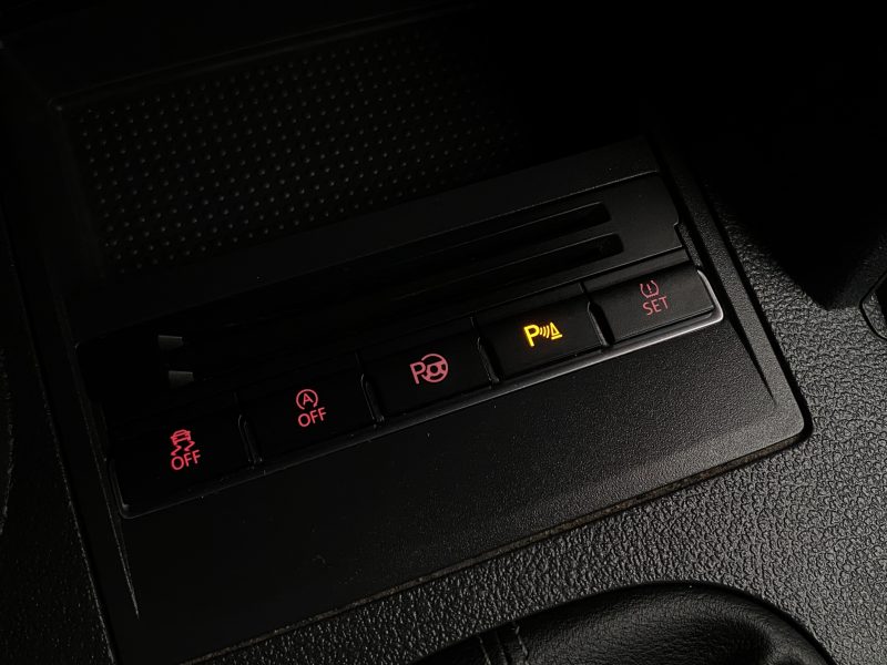 VOLKSWAGEN TOURAN 2012