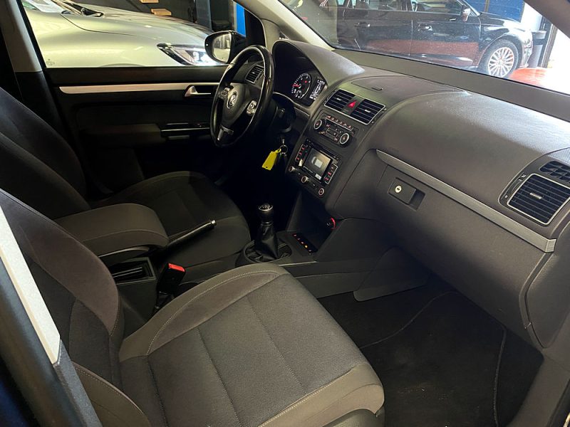 VOLKSWAGEN TOURAN 2012