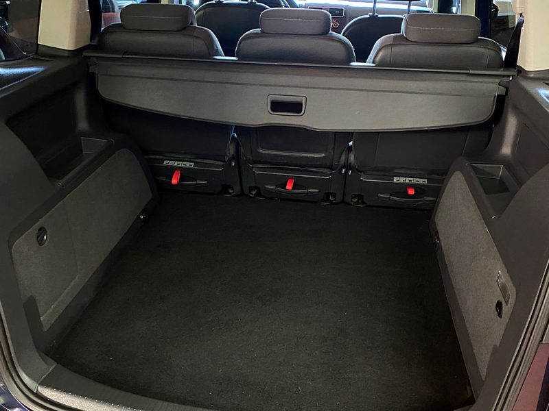 VOLKSWAGEN TOURAN 2012