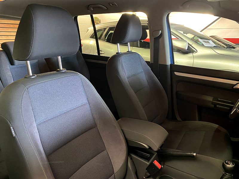 VOLKSWAGEN TOURAN 2012