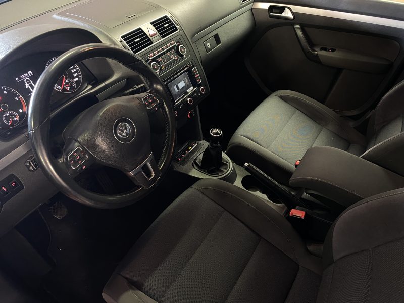 VOLKSWAGEN TOURAN 2012