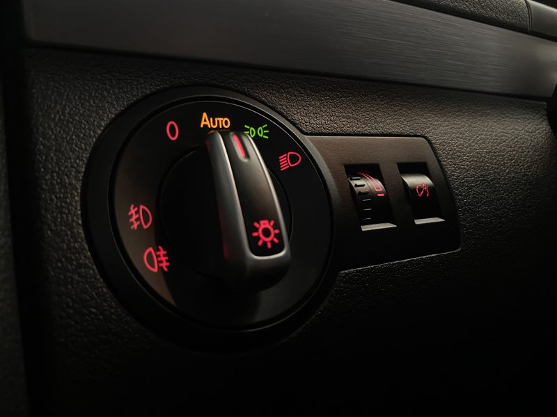 VOLKSWAGEN TOURAN 2012