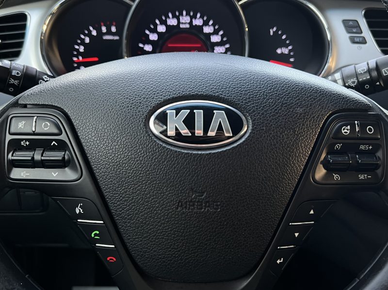KIA CEED II PREMIUM 1.6 CRDI 128 Cv PREMIERE MAIN / TOIT OUVRANT BLUETOOTH 5 PORTES - GARANTIE 1 AN