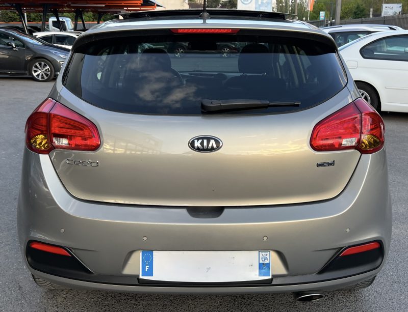 KIA CEED II PREMIUM 1.6 CRDI 128 Cv PREMIERE MAIN / TOIT OUVRANT BLUETOOTH 5 PORTES - GARANTIE 1 AN