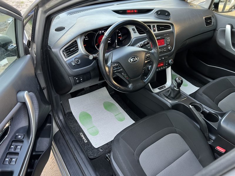 KIA CEED II PREMIUM 1.6 CRDI 128 Cv PREMIERE MAIN / TOIT OUVRANT BLUETOOTH 5 PORTES - GARANTIE 1 AN