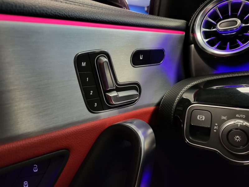 MERCEDES CLASSE A 180 136cv AMG LINE TOIT OUVRANTS / SIEGES A MEMOIRES / KEYLESS GO / PACK LUMIERE D