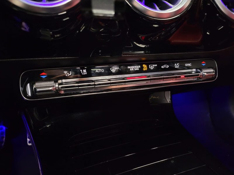 MERCEDES CLASSE A 180 136cv AMG LINE TOIT OUVRANTS / SIEGES A MEMOIRES / KEYLESS GO / PACK LUMIERE D