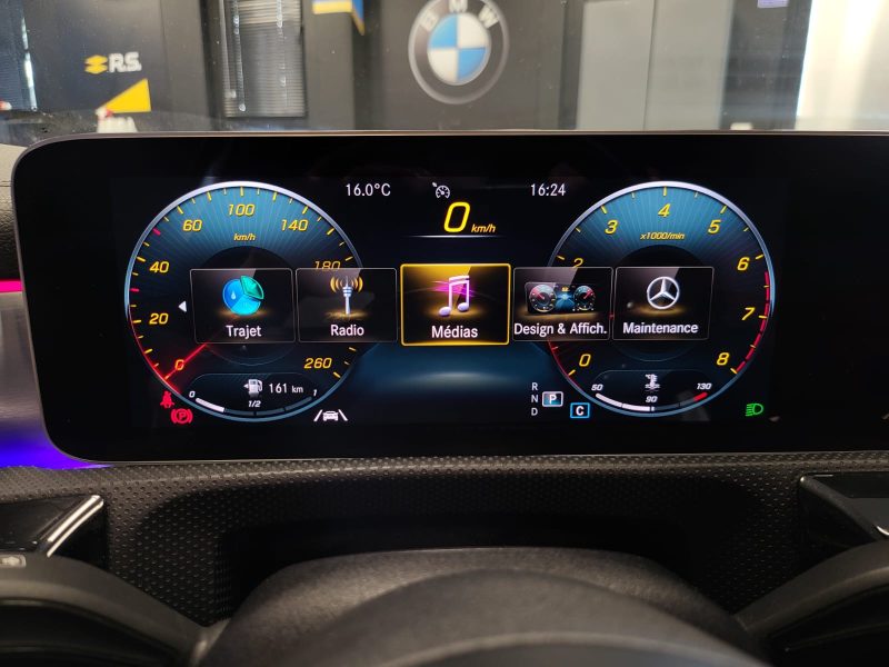 MERCEDES CLASSE A 180 136cv AMG LINE TOIT OUVRANTS / SIEGES A MEMOIRES / KEYLESS GO / PACK LUMIERE D