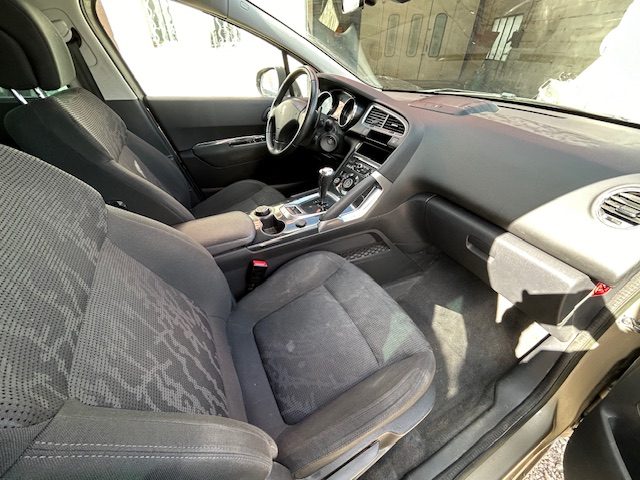 PEUGEOT 3008 1.6 HDI 115 BLUE LION