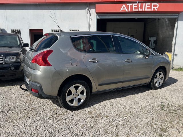 PEUGEOT 3008 1.6 HDI 115 BLUE LION