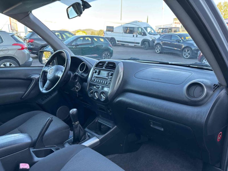 TOYOTA RAV 4 II 2004