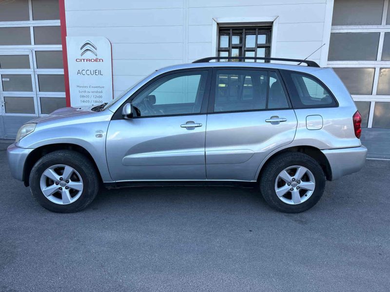 TOYOTA RAV 4 II 2004
