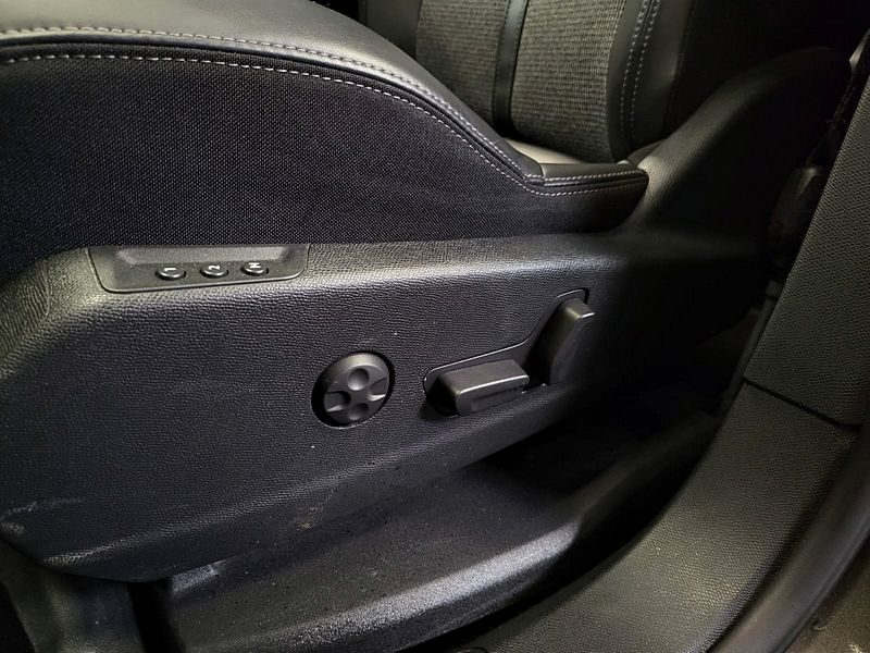 PEUGEOT 5008 1.2 PureTech 130cv 7P /ALLURE BUSINESS /TOIT OUVRANT+FOCAL+SIEGE ELECTRIQUE/