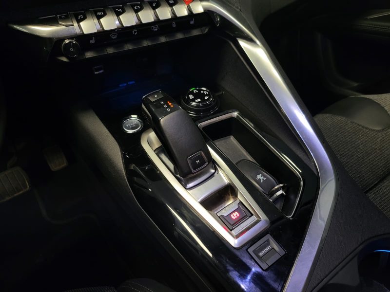 PEUGEOT 5008 1.2 PureTech 130cv 7P /ALLURE BUSINESS /TOIT OUVRANT+FOCAL+SIEGE ELECTRIQUE/